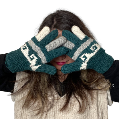 „Sundara“ – Handgestrickte Nepal-Handschuhe petrol