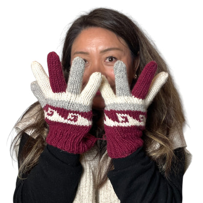 „Sundara“ – Handgestrickte Nepal-Handschuhe tiefrot