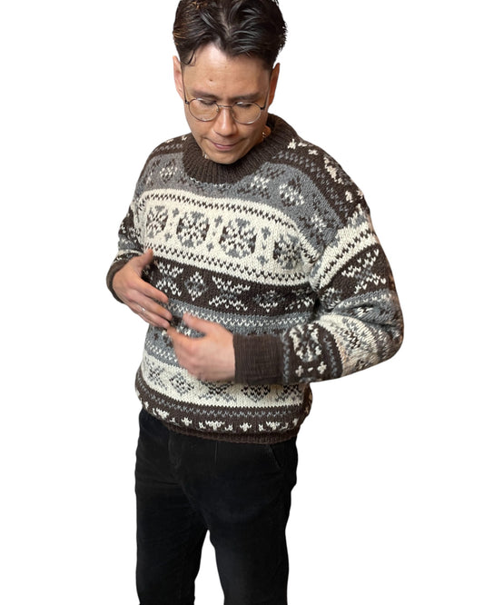 „Tamang“ – Handgestrickter Nepal-Pullover Arm