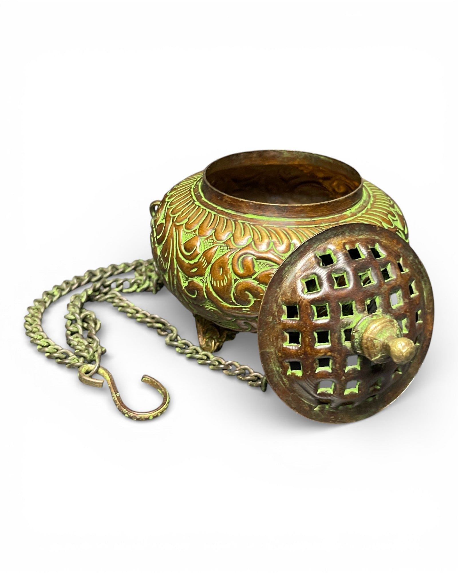 Tibetisches Räuchergefäss aus Kupfer mit Verzierungen, Kette & Deckel Haken offen