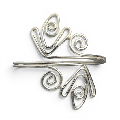 Silberfarbener Armreif mit filigranem Ornament aus Messing – Himalaya Vibes Bern