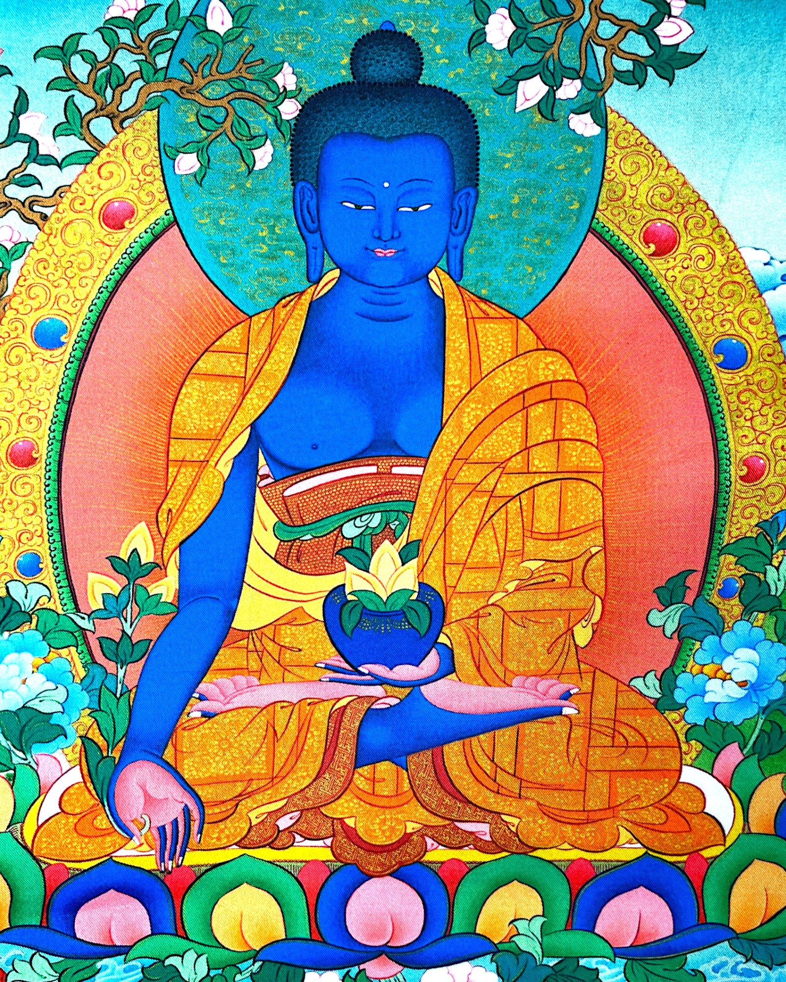 Detailreiche Nahaufnahme des Gesichts des blauen Medizin-Buddhas auf dem Seiden-Thangka.