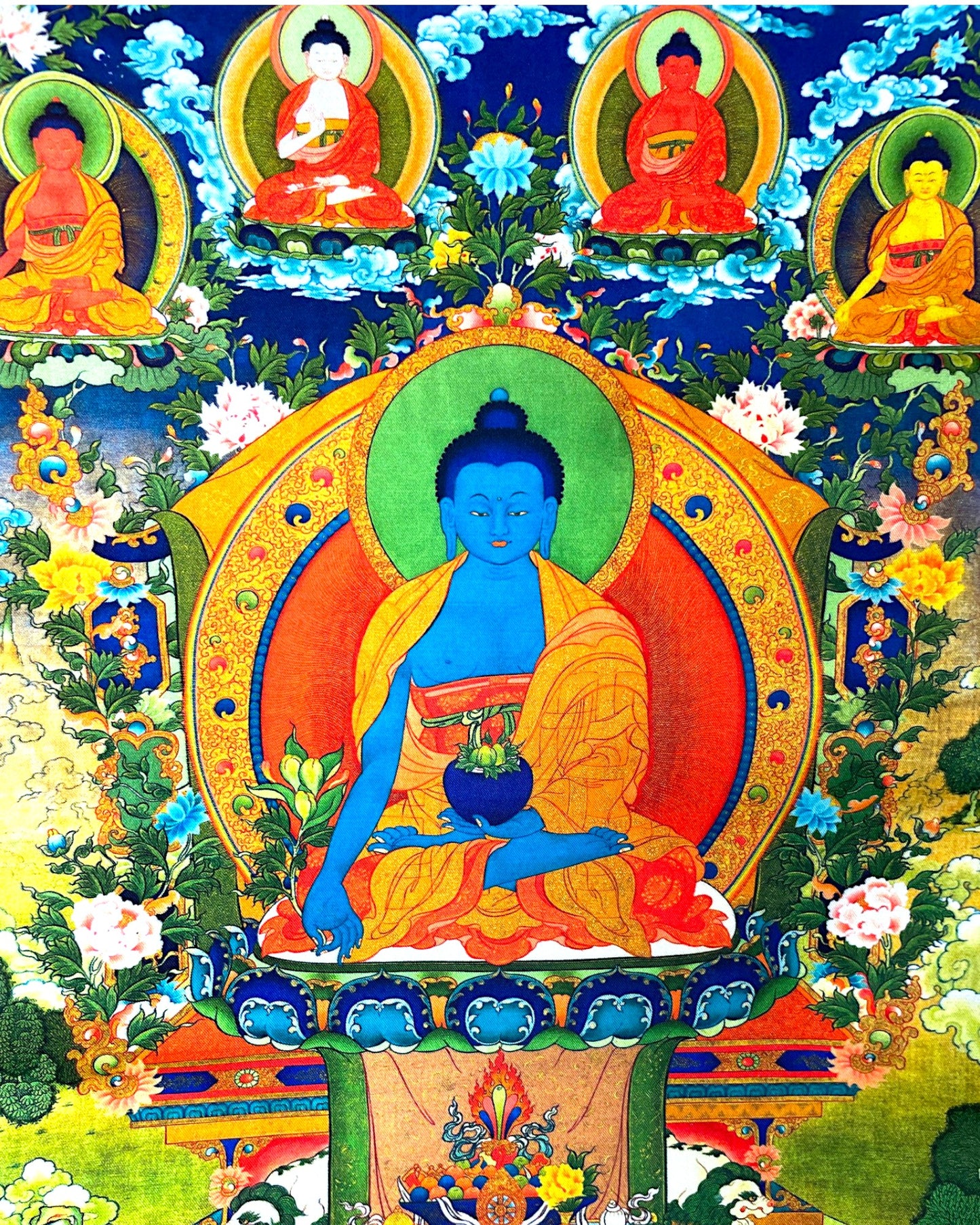 Zentrale Darstellung des blauen Heilungs-Buddhas (Sangye Menla) im tibetischen Stil.