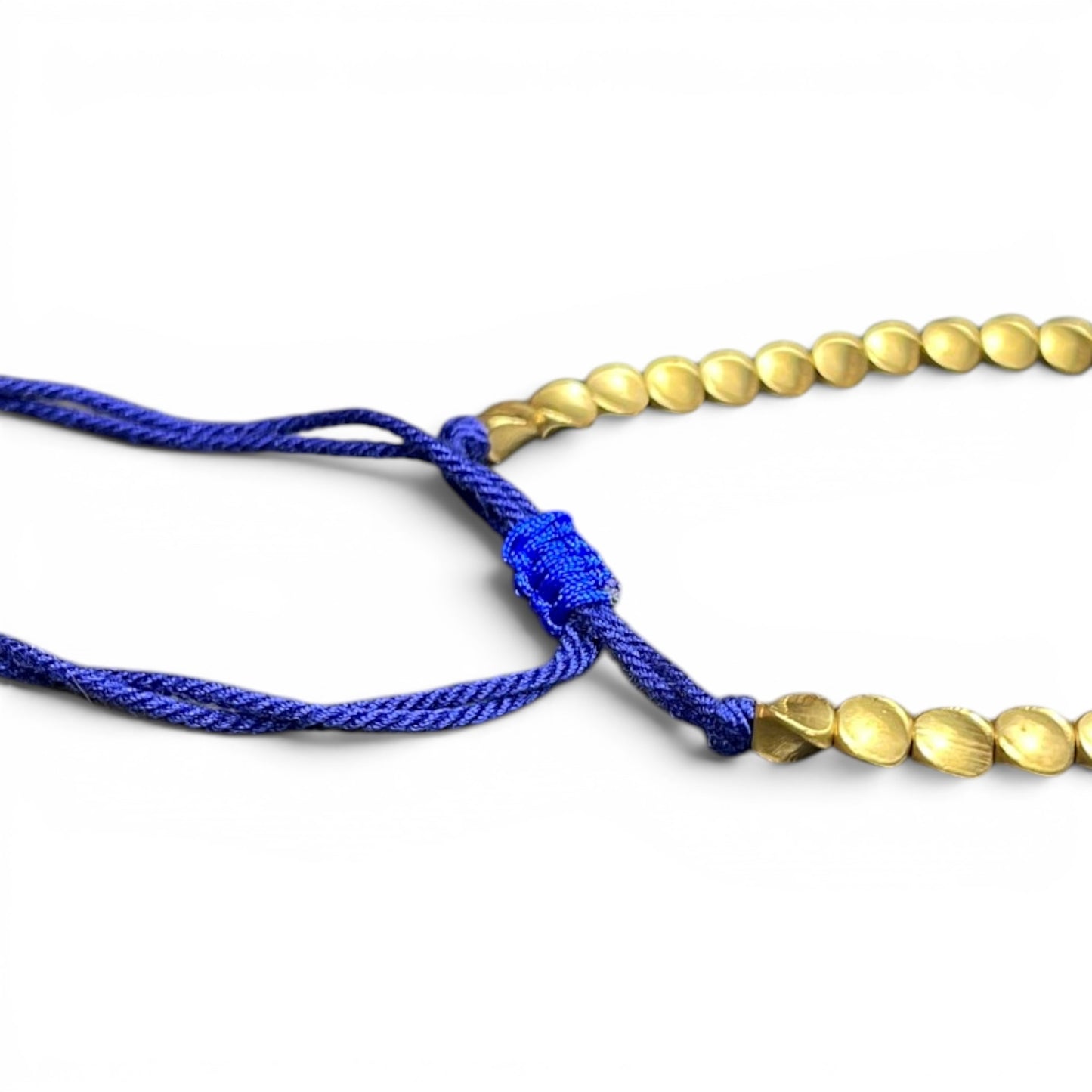 Verstellbarer Gleitverschluss am Messingarmband, blau – Himalaya Vibes Bern