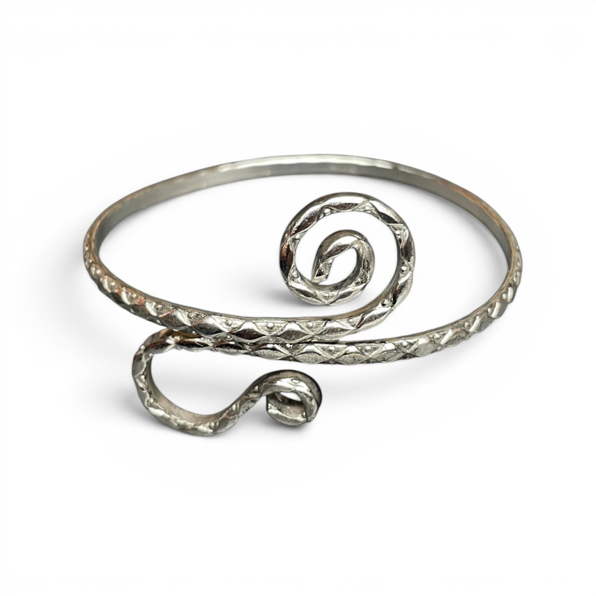 Oberarmreif mit Spiralschlaufe aus Messing, silberfarben – Himalaya Vibes Bern