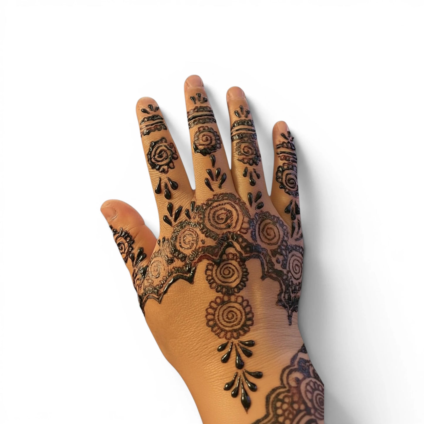 Neha Henna Mehandi Paste Tube Black – schwarze Tube in Gebrauch, Henna-Design auf Haut auftragen