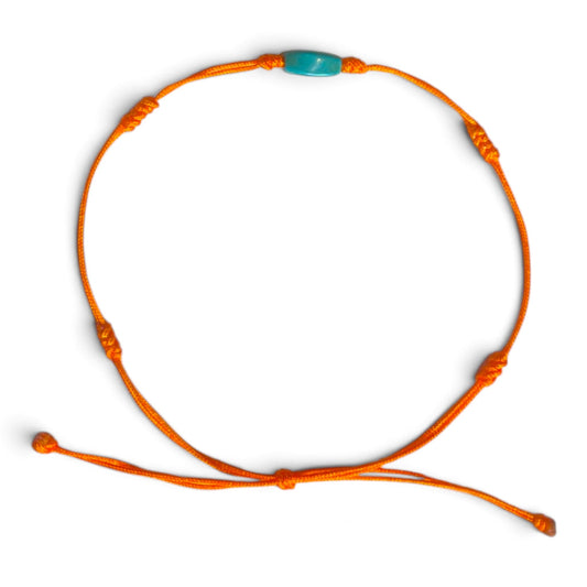 Orange Glücksarmband mit türkisblauer Perle, handgemacht von Kunsang, Himalaya Vibes Bern