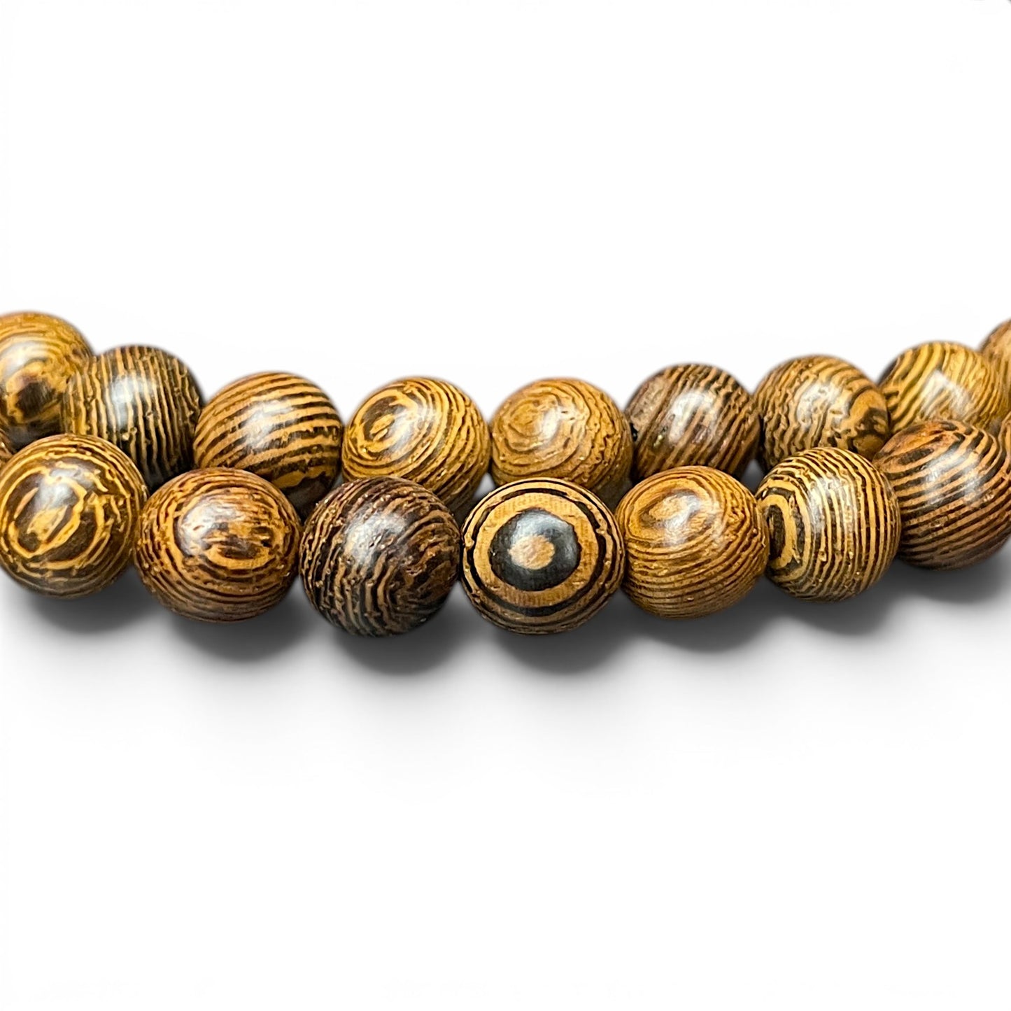 Palisander Mala mit 108 handgefädelten Holzperlen in 8 mm Grösse – Detailaufnahme der natürlichen Holzmaserung