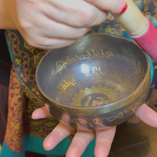 Tibetische Klangschale mit Om-Symbol 15 cm Ø Frequenz