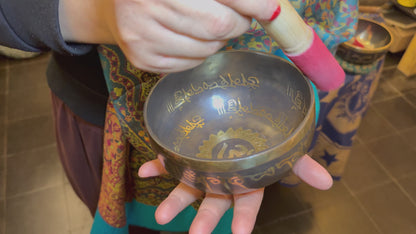 Tibetische Klangschale mit Om-Symbol 15 cm Ø Frequenz