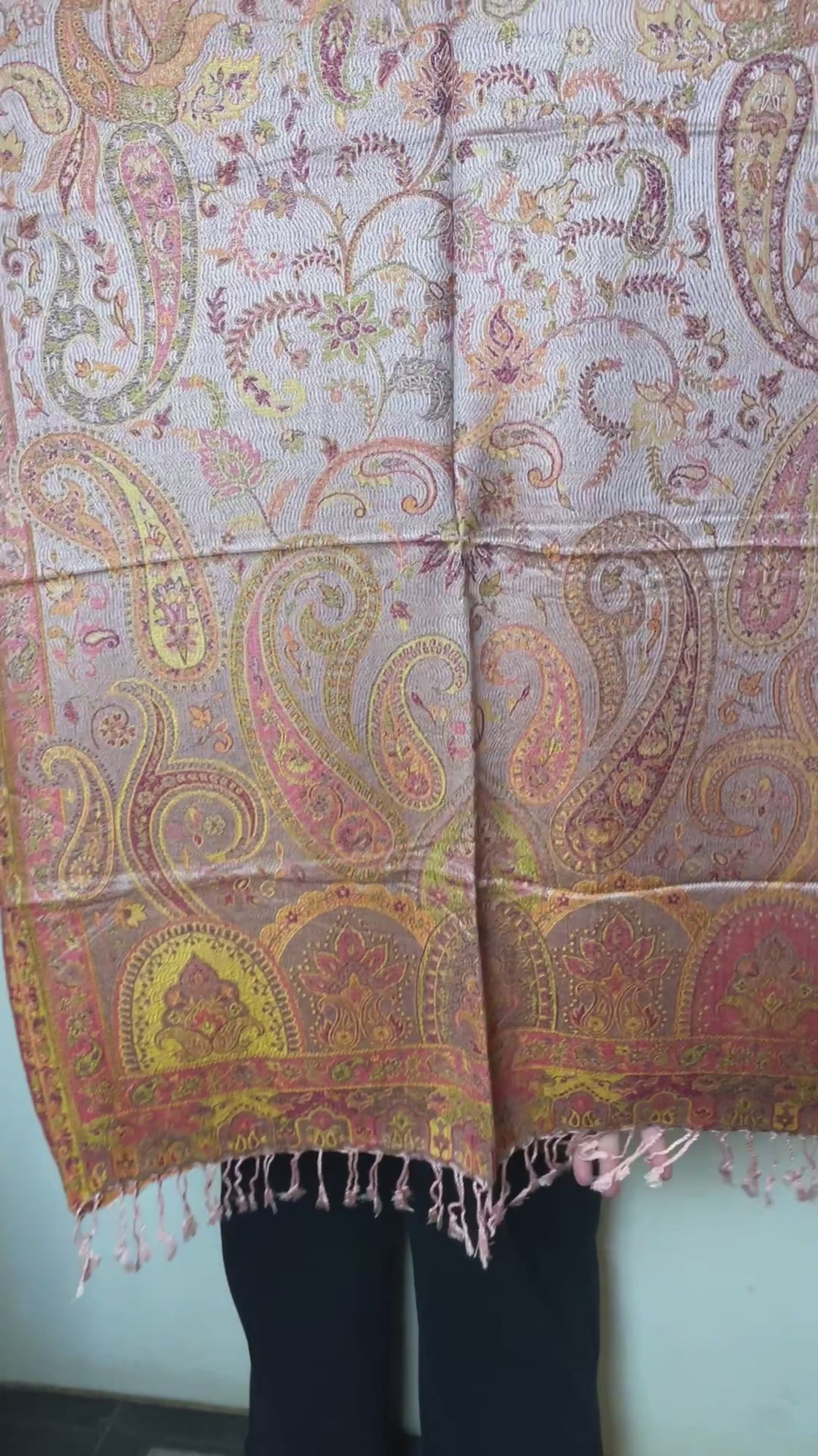 Muster Detail: Paisley Blumenranken Jacquard Seidentuch Video