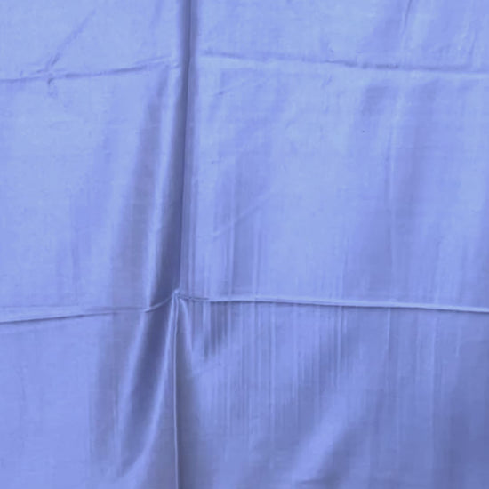 Original wendbarer Seidenschal aus Indien in Lavendelblau, elegantes Seidentuch für Damen und Herren video