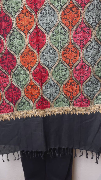 Hauptbild: Velvet Ember Embroidery – Schwarzer bestickter Baumwolle-Viskose Schal
 video