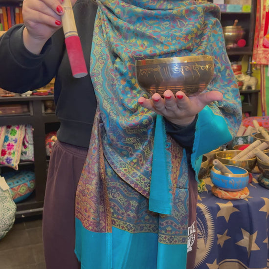 Tibetische Klangschale mit Om-Symbol 15 cm Ø Oben Vide Ton