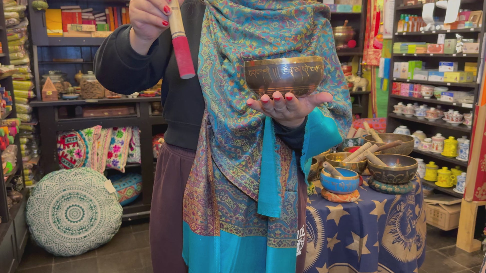 Tibetische Klangschale mit Om-Symbol 15 cm Ø Oben Vide Ton