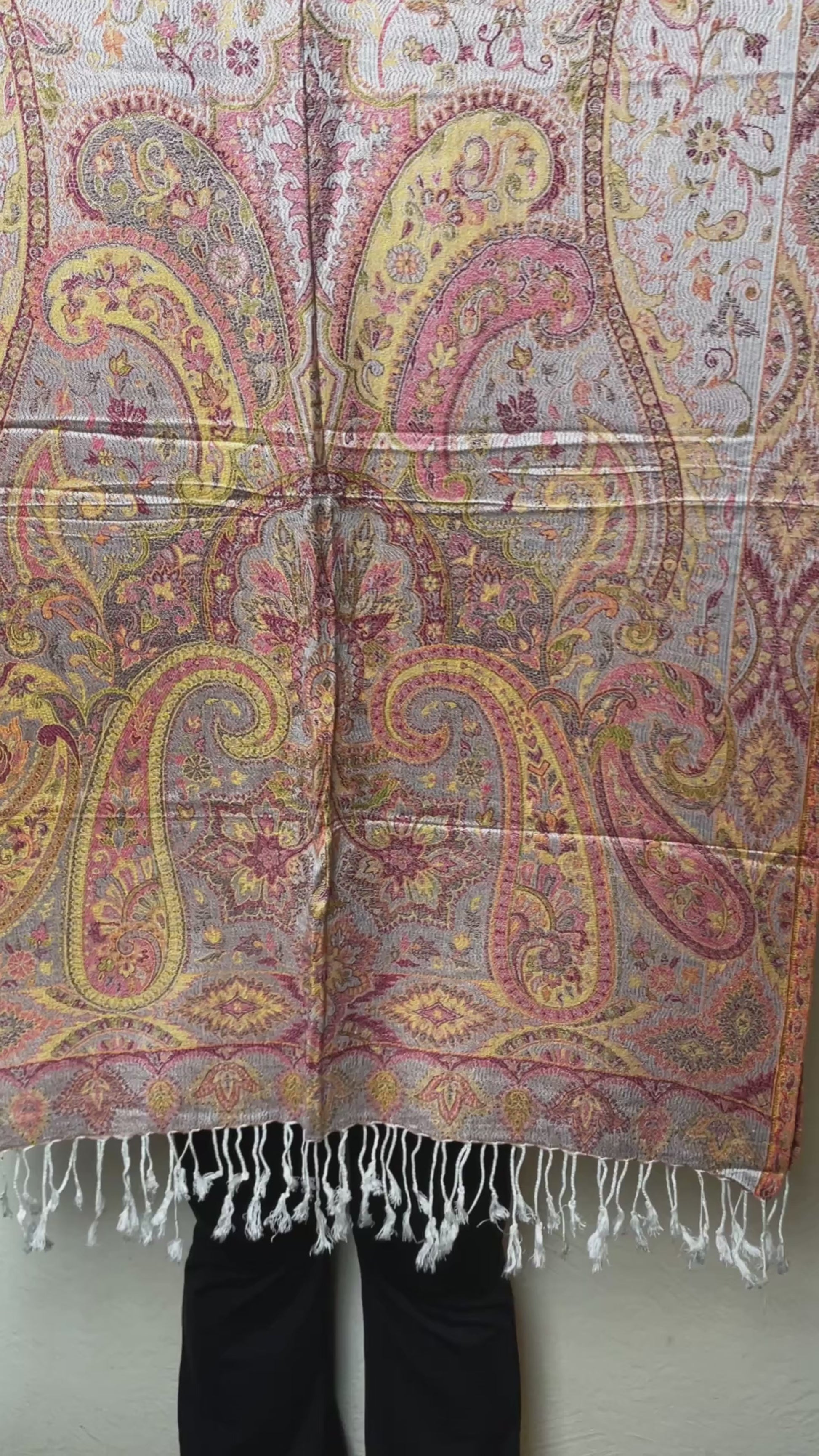 „Paisley Muster Detail Koralle-Orange Elegance Schal Indien“ video