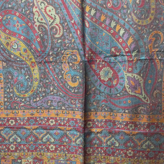 Petrol Red Majesty Paisley Schal aus Indien Seide Viskose Video