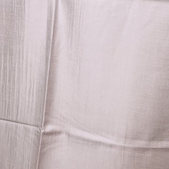 Seidenschal aus Indien in Puderrosa mit feinem Muster – luxuriöses Seidentuch für Damen & Haare, Unisex video