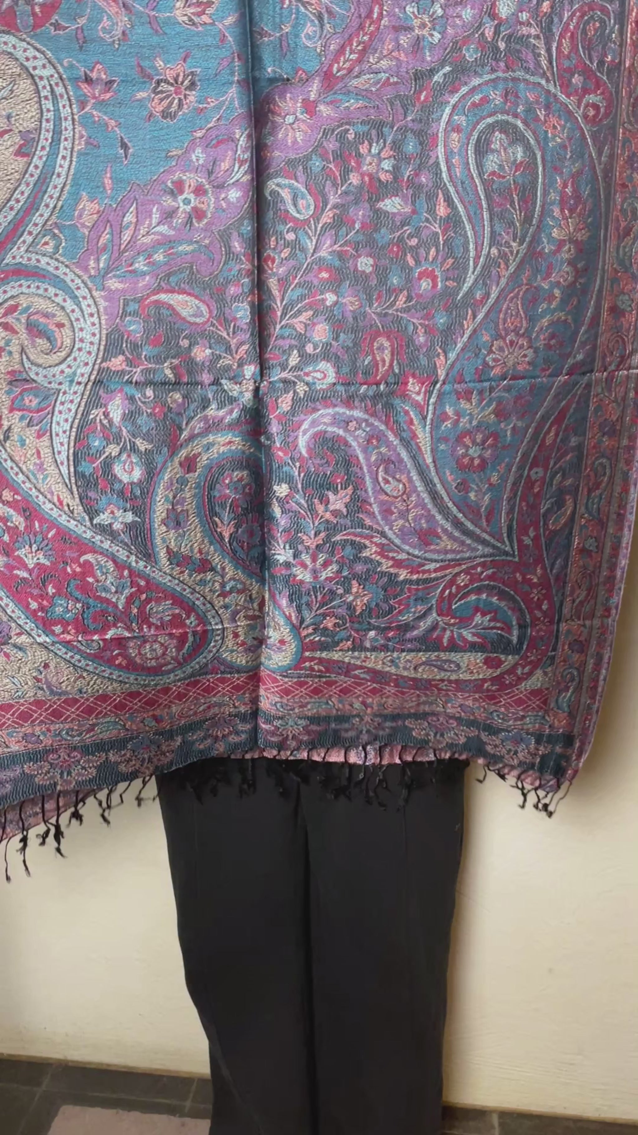 Berry Turquoise Royale Paisley Schal Seide Viskose video