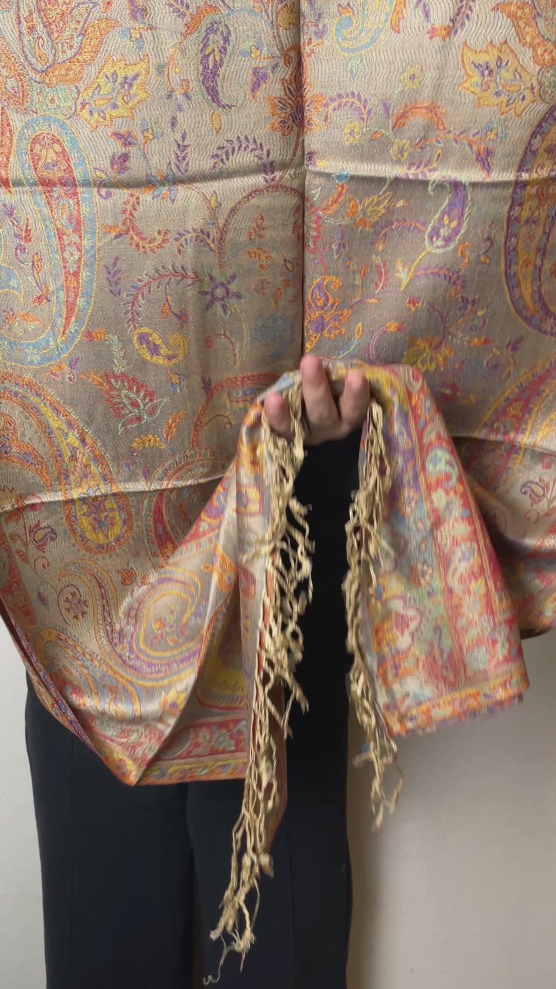 Golden Saffron Royale Paisley Schal Seide Viskose Video