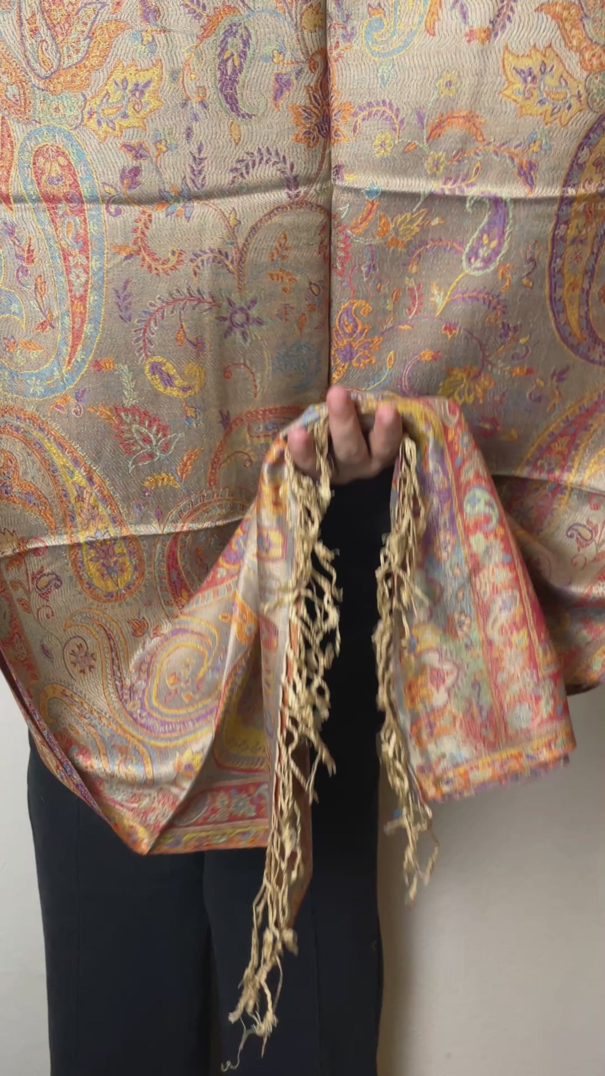 Golden Saffron Royale Paisley Schal Seide Viskose Video