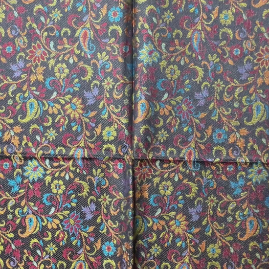 Original Jacquard Schal aus Indien in Schwarz mit Paisley- und Blumenmuster. Wendbar, hochwertige Leinen-Seide-Mischung, luxuriöse Unisex Stola für Winter, Frühling, Herbst und Sommer Video