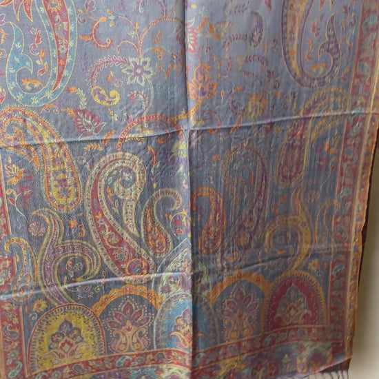 Fransen: Dunkelblaue Fransen Seiden-Viskose-Schal video blau