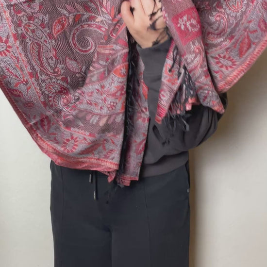 Wendeansicht: Paisley Wende Schal Terracotta Silber Grau Video