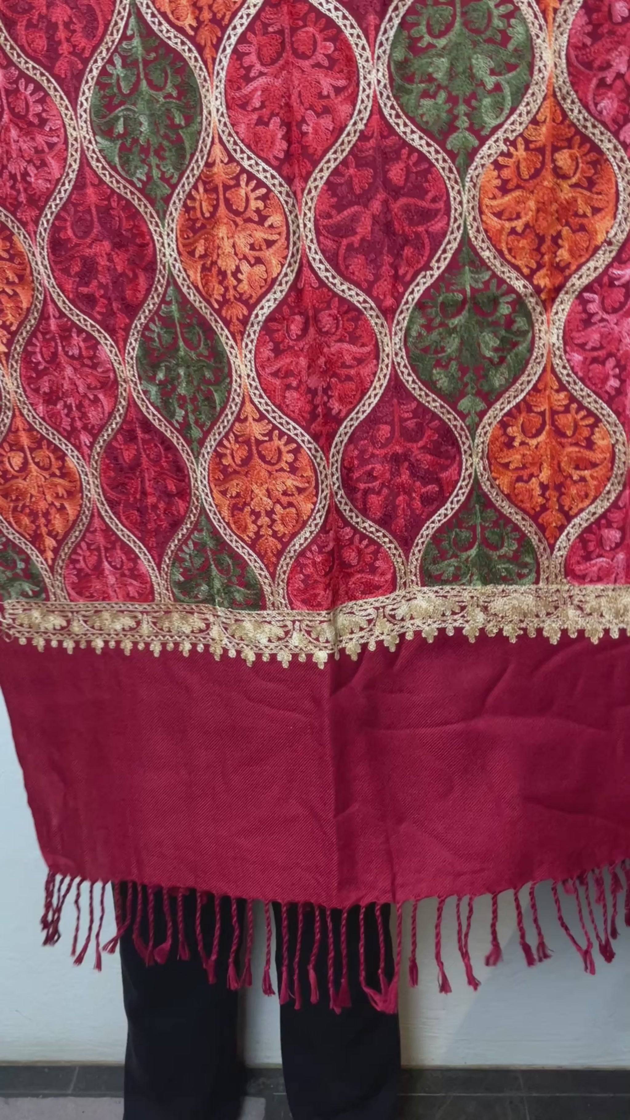 Hauptbild: Wine Heritage Embroidery Bestickter Schal Baumwolle-Viskose Video