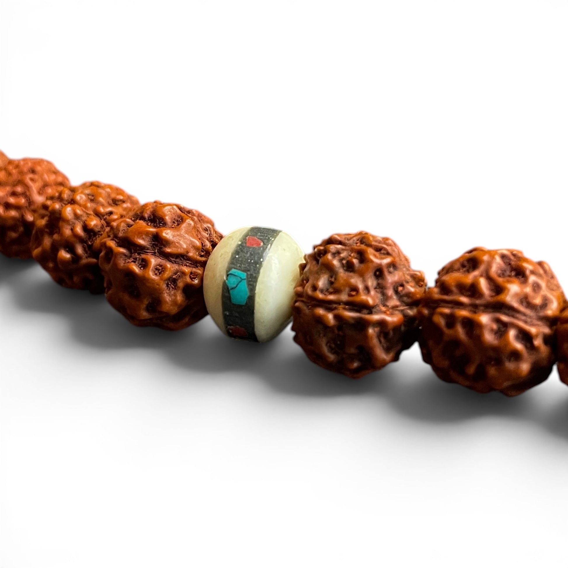 Rudraksha Mala Zählerperle mit Türkis Koralle Metall Inlay – handgefertigte Mala Bern