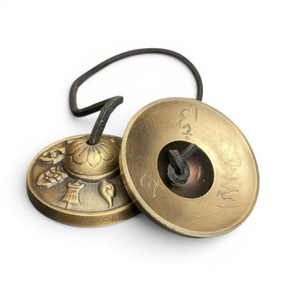 Tashi-Zimbeln Tingsha 7cm Innenseite – tibetische Schriftzeichen Messing, Tibet Laden Bern Schweiz