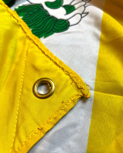 Detailansicht der hochwertigen Verarbeitung an der Ecke der Flagge