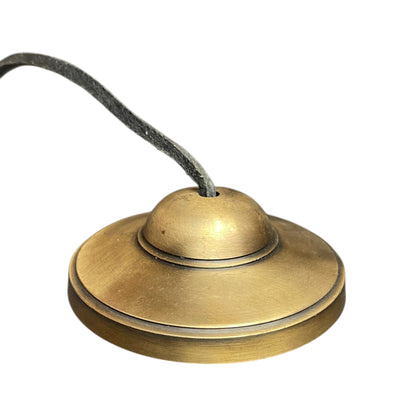 Tibetische Zimbeln Tingsha 8cm Nahaufnahme Oberseite – blank poliertes Messing, Himalaya Vibes Bern