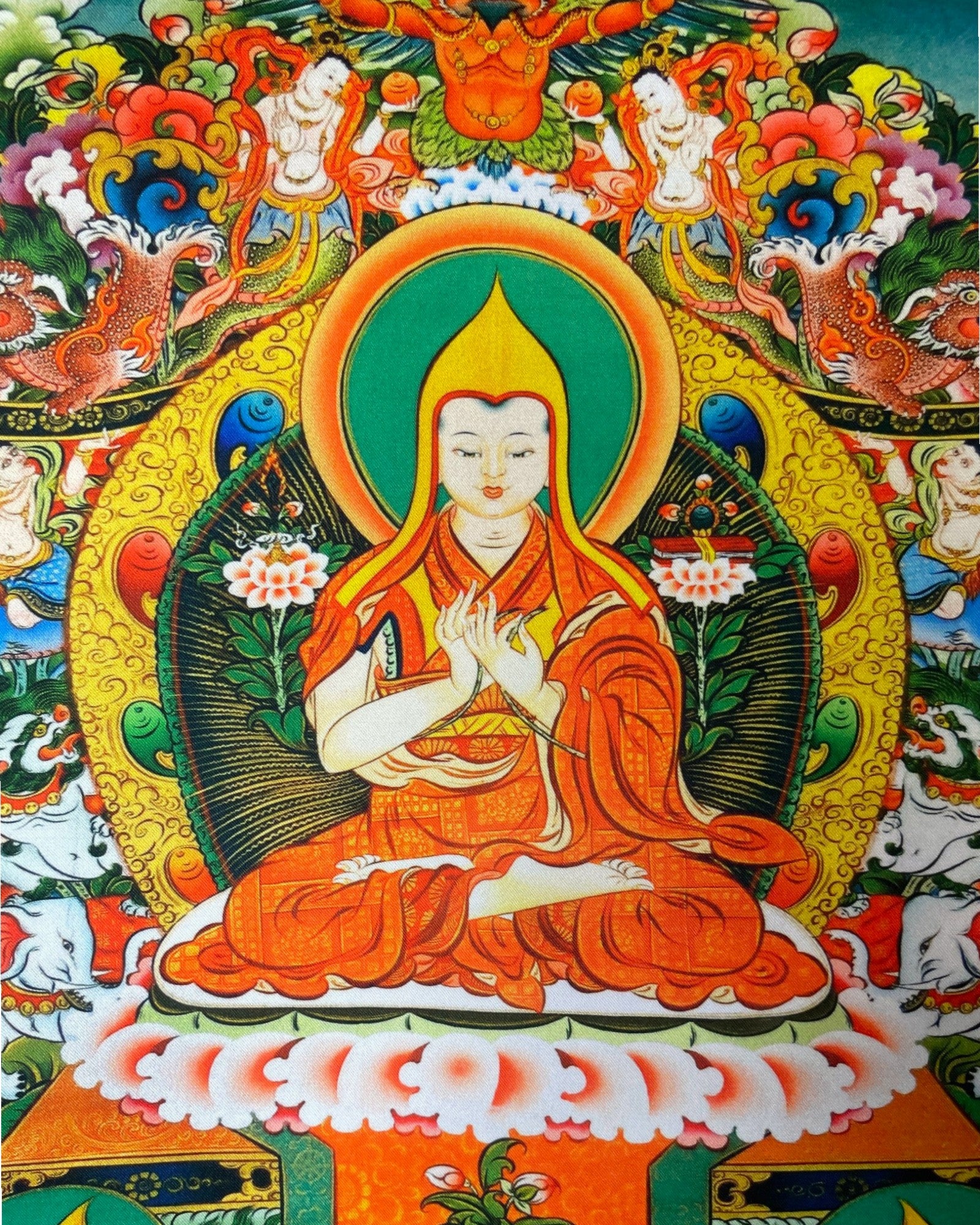 Nahaufnahme der Darstellung von Je Tsongkhapa, Gründer der Gelug-Schule, auf hochwertiger Leinwand.