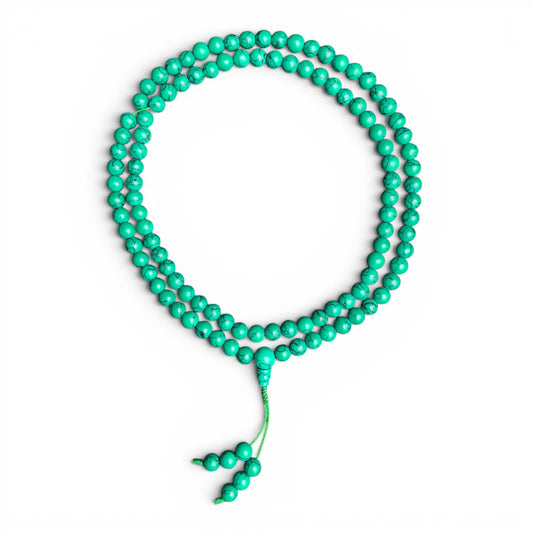 Türkis Mala 108 Howlith-Perlen 8mm – leuchtend türkisblau als Kreis gelegt, Himalaya Vibes Bern