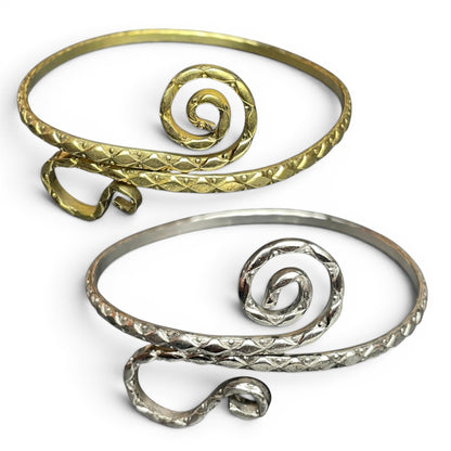 Oberarmreif aus Messing in Gold und Silber im direkten Vergleich – Himalaya Vibes Bern